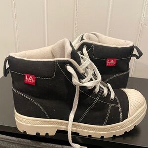 LA Gear Women’s Black High-Top Canvas Sneakers size 7.5